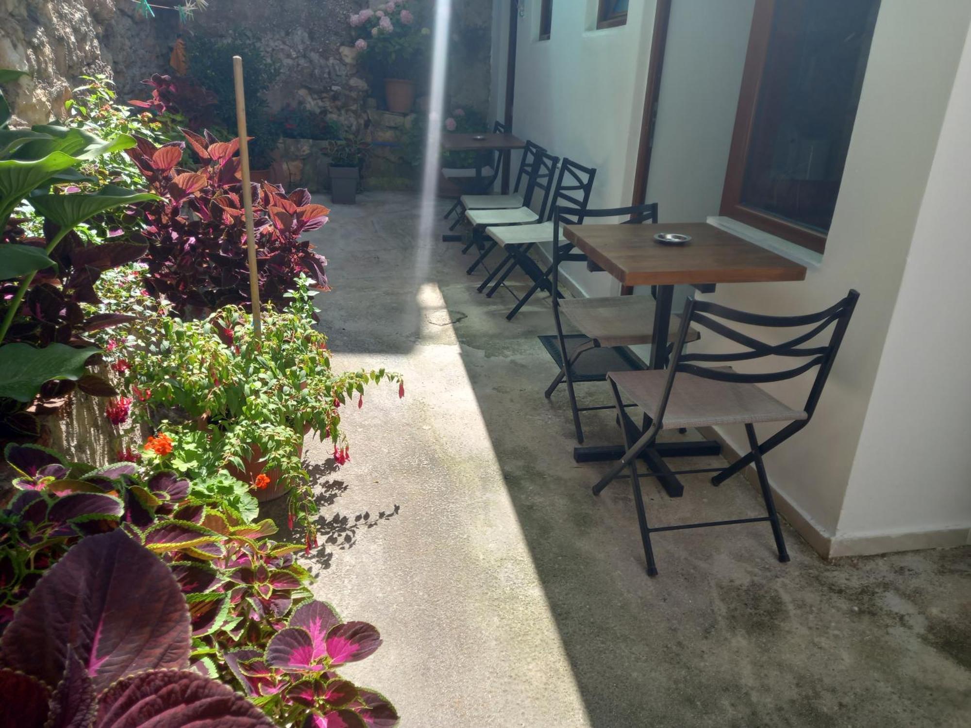 Isufi Guest Houses Sarande Exterior photo
