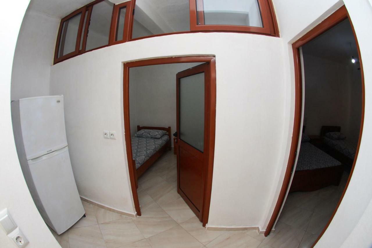 Isufi Guest Houses Sarande Exterior photo