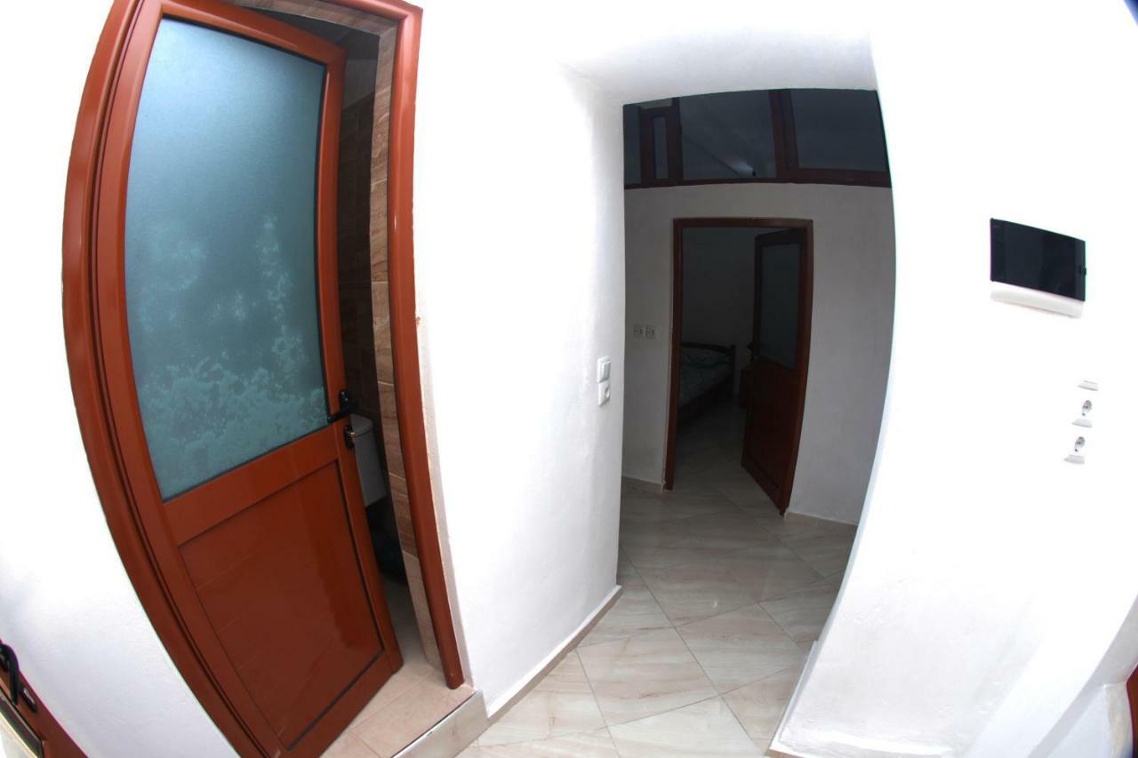 Isufi Guest Houses Sarande Exterior photo