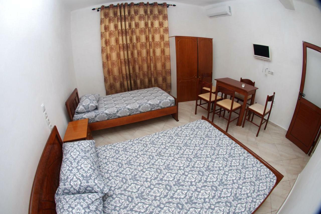 Isufi Guest Houses Sarande Exterior photo